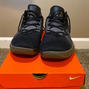 Nike Kyrie Flytraps black/ thunder grey